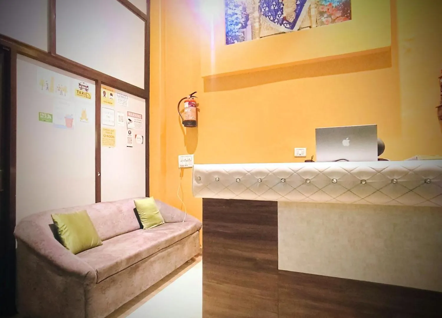 @Bedzoroom Shree Sai P Guest House Varanasi
