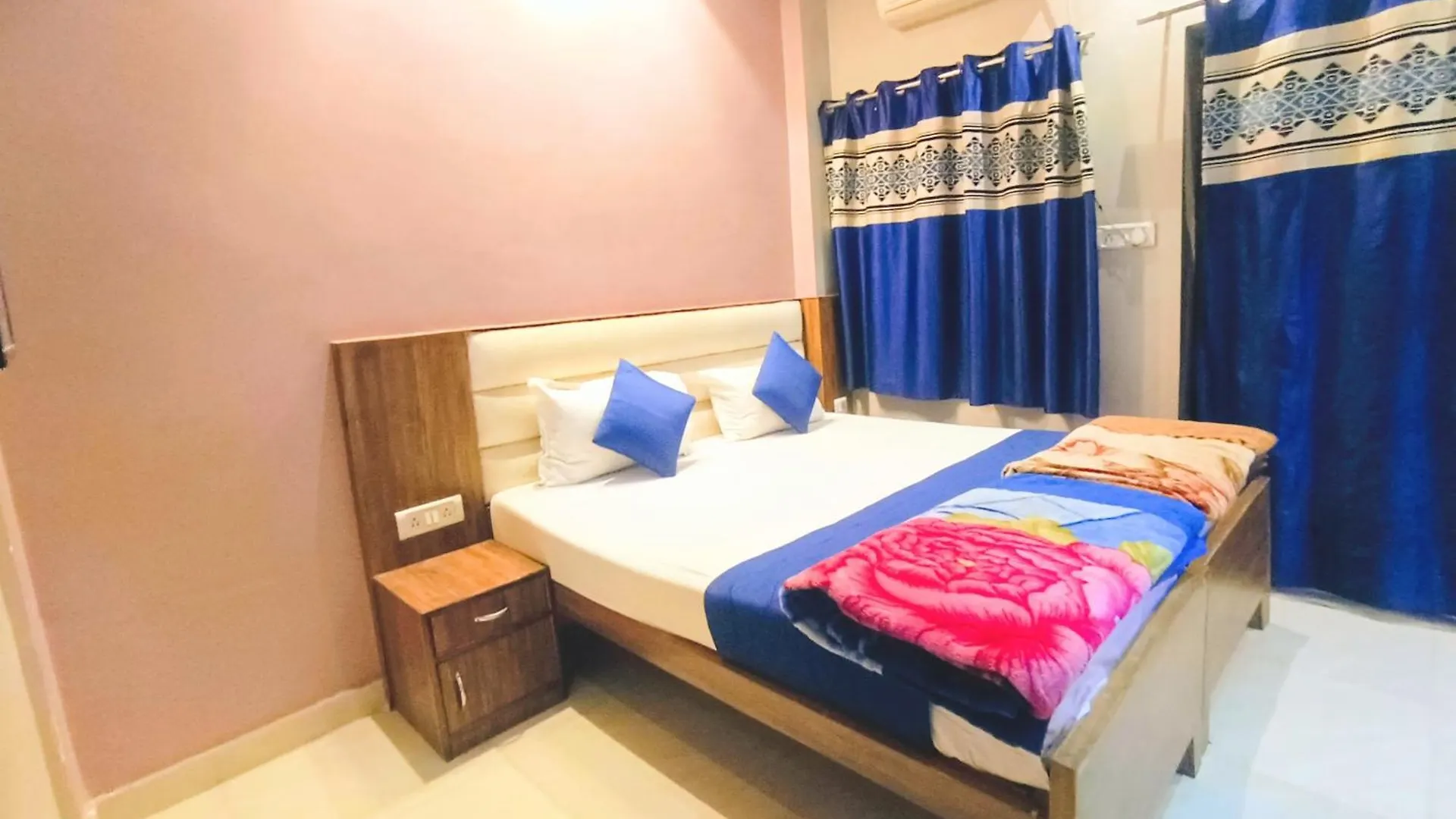 @Bedzoroom Shree Sai P Guest House Varanasi